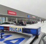 Policja kontroluje sklepy 2021-12-17 KPP Tuchola 3